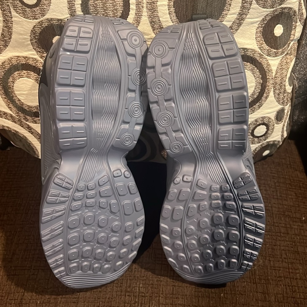 Men's Black and Gray Athletic Shoes - Picture 8 of 8